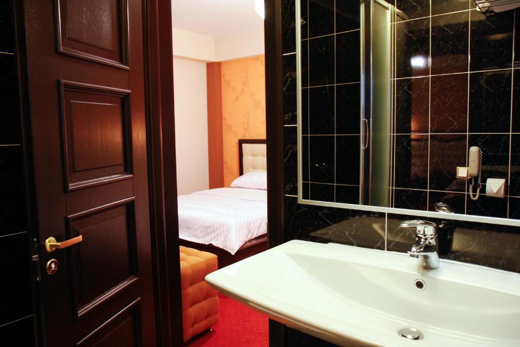 Hotel Anna Junior Târgu Jiu Zimmer foto